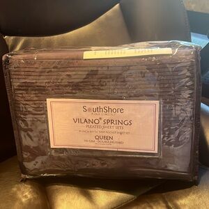 Unopened pleated sheet set